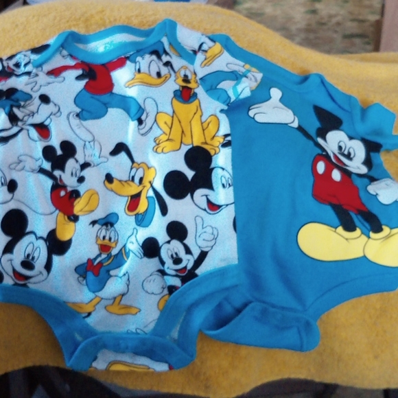 2 Disney onesies Mickey mouse Donald duck and Plut - Picture 5 of 5